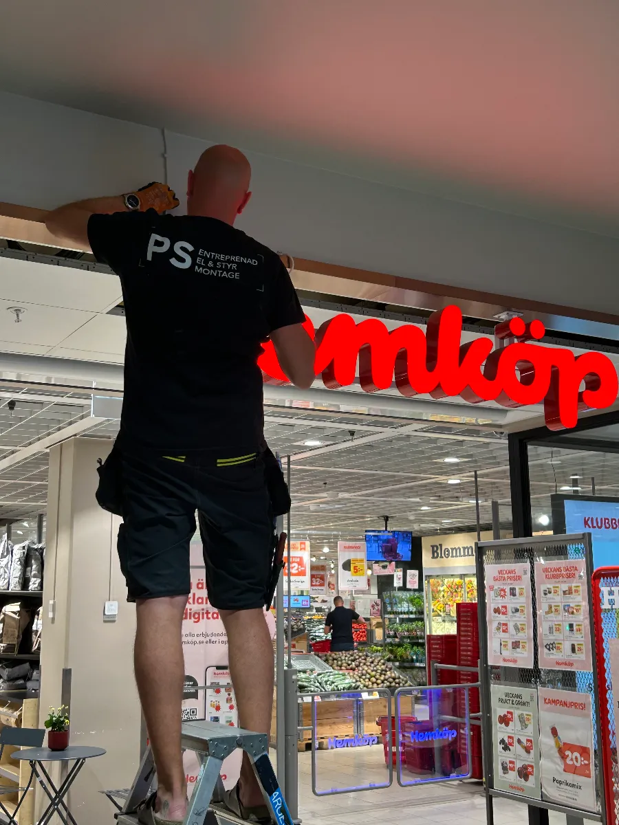 Montage – arbete i fält 9