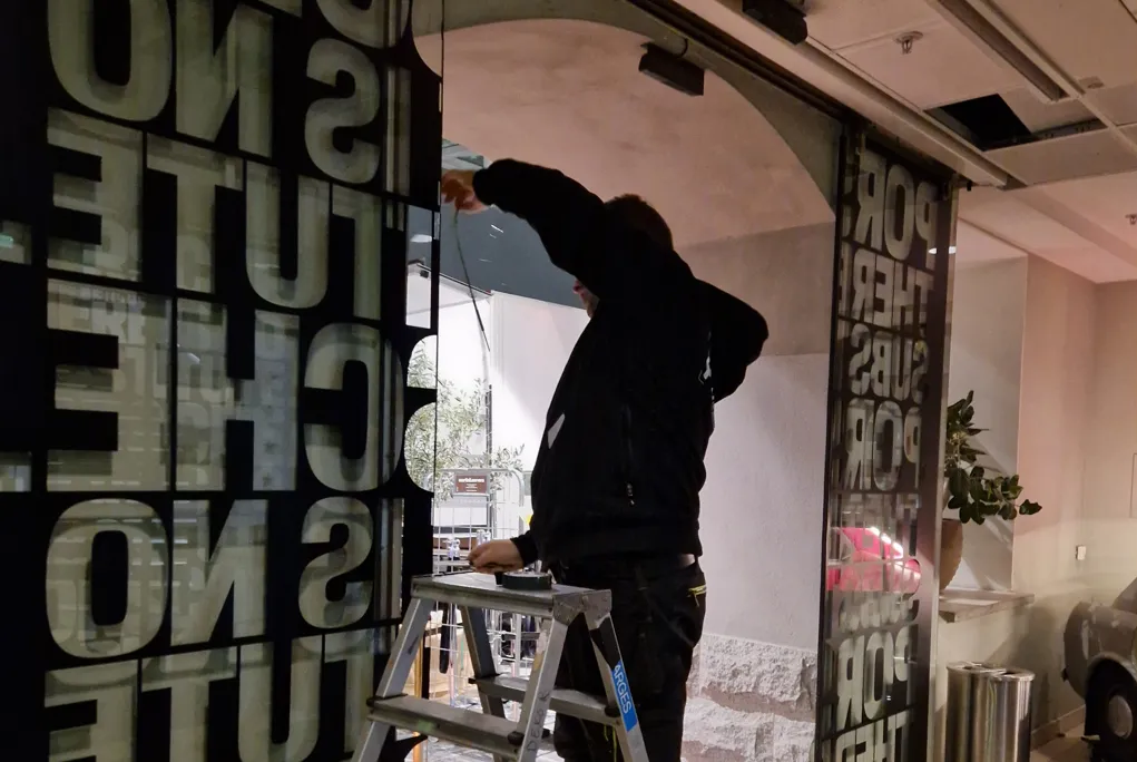 Montage av dekorfolie för exklusivt event i Stockholm